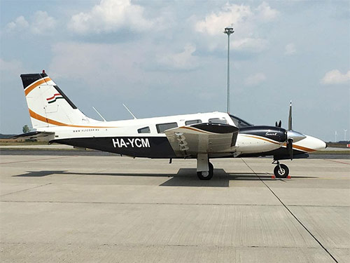 Piper Seneca aircraft. Budapest airtaxi. Private Jet.   .        , ,  . VIP . 